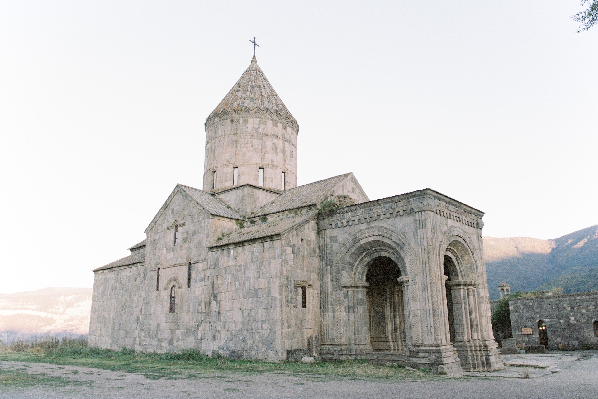 La richesse de la culture armenienne : langues, religions et cuisine